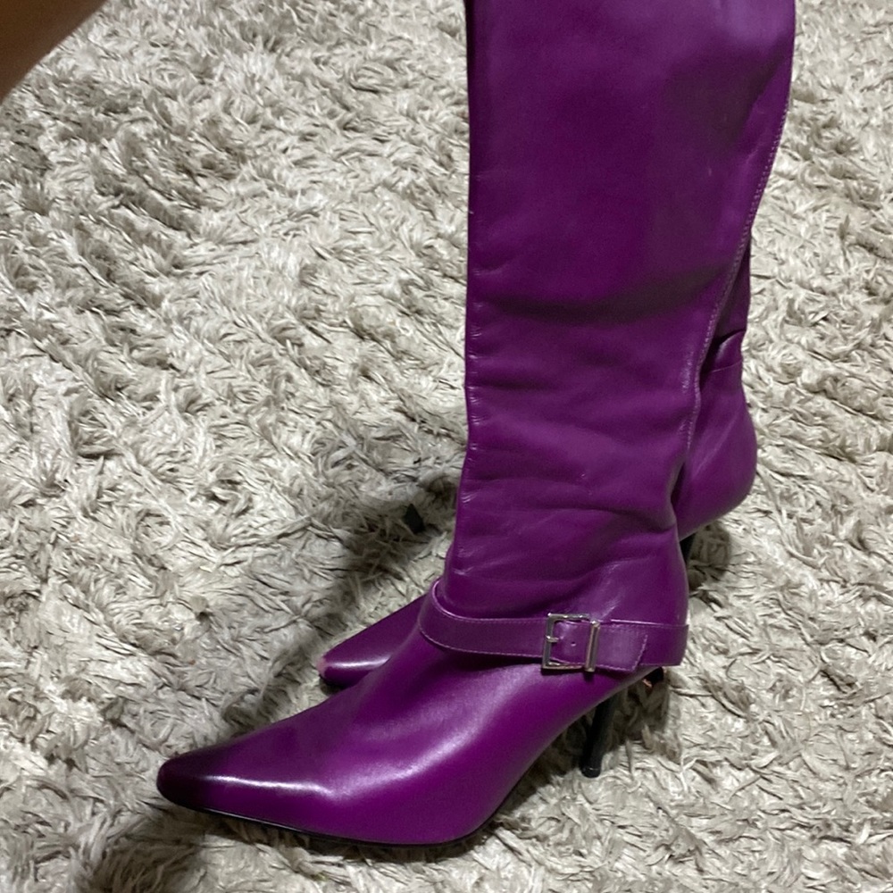 Beautiful preloved purple leather boots